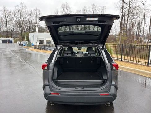 Used 2020 Toyota RAV4 XLE Premium image 5