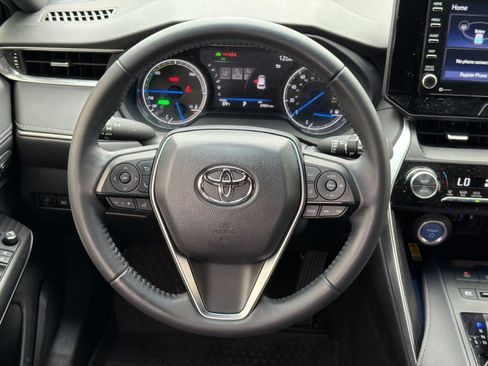 Used 2022 Toyota Venza XLE AWD/4WD image 11