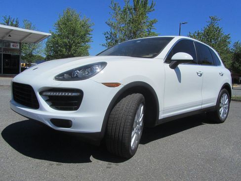 Used 2012 Porsche Cayenne Turbo image 5