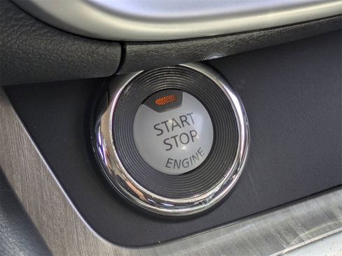 Used 2018 Nissan Murano S image 15