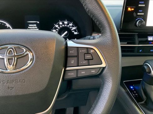 Used 2023 Toyota Sienna XLE w/ Protection Package (TMS) FWD image 24