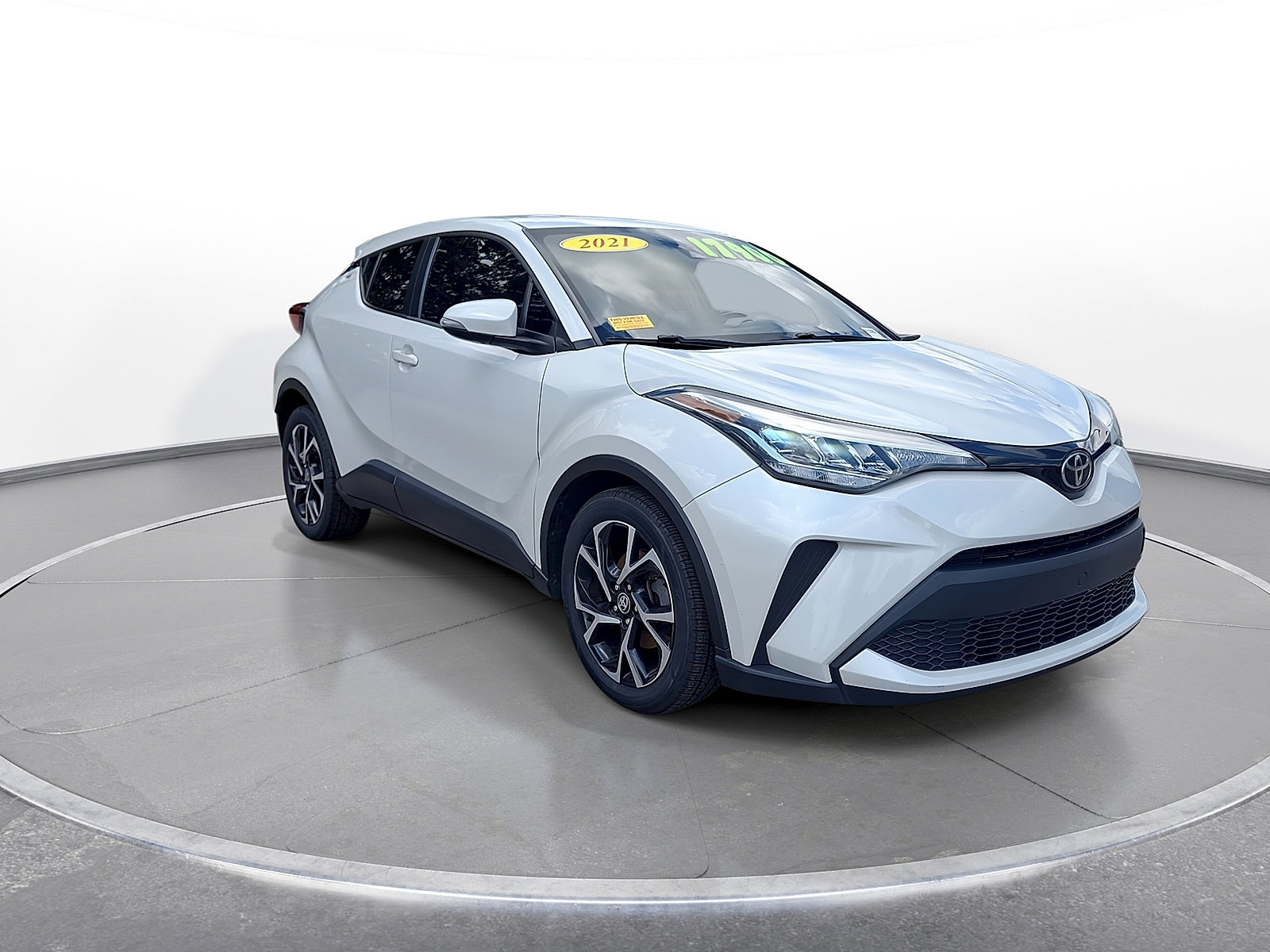 Used 2021 Toyota C-HR XLE FWD image 2