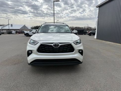 Used 2021 Toyota Highlander XLE image 2
