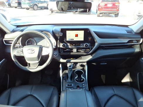 Used 2023 Toyota Highlander XLE image 14