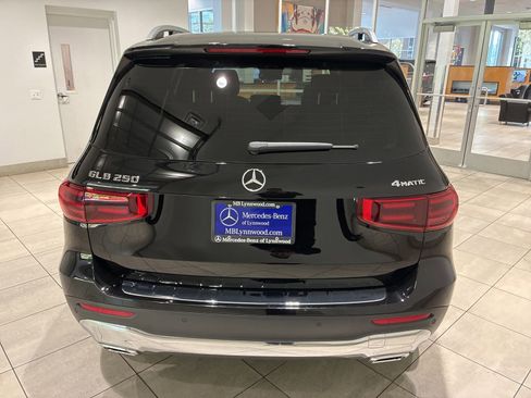 Used 2025 Mercedes-Benz GLB 250 4MATIC image 5