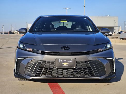 Used 2025 Toyota Camry SE image 8