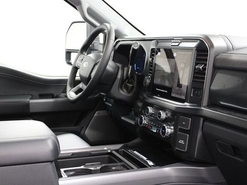 New 2026 Ford F250 Lariat w/ Black Appearance Package image 31