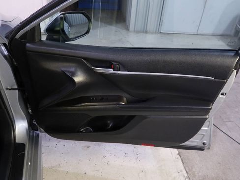 Used 2022 Toyota Camry SE image 26