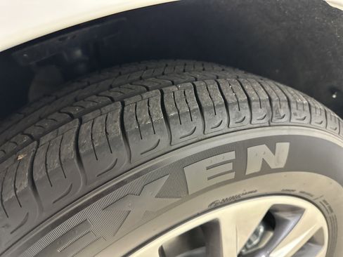 Used 2023 Chrysler Pacifica Pinnacle image 12