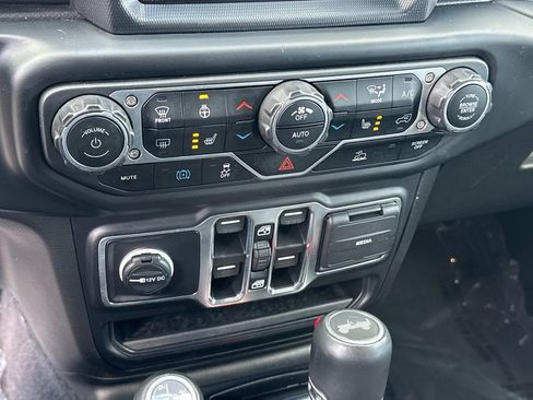 Used 2023 Jeep Wrangler Unlimited Sahara w/ Cold Weather Group AWD/4WD image 28