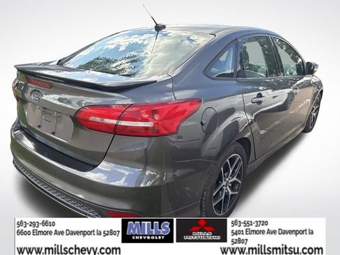 Used 2016 Ford Focus SE w/ SE Sport Package FWD image 3