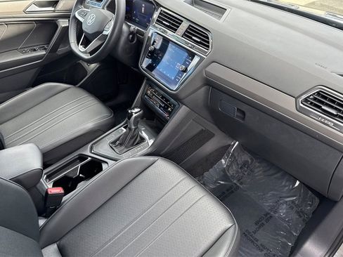 Used 2022 Volkswagen Tiguan SE image 15