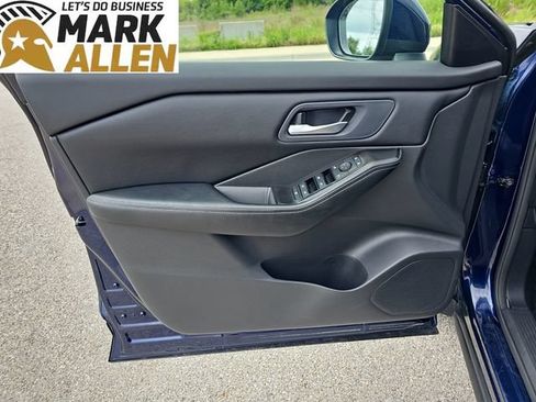 Used 2025 Nissan Rogue SV FWD image 21