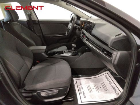 Used 2025 Kia K4 LXS image 42