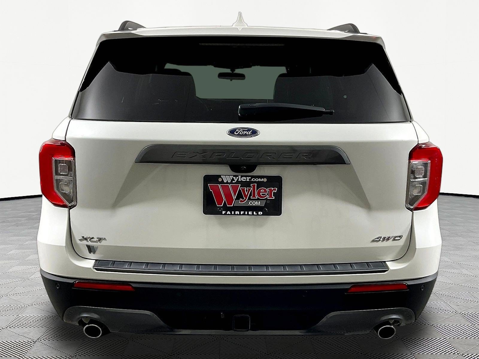 Used 2024 Ford Explorer XLT w/ Equipment Group 202A AWD/4WD image 5