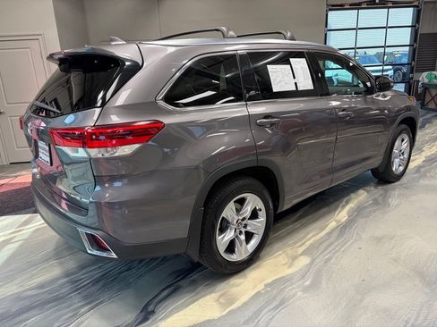 Used 2017 Toyota Highlander Limited AWD/4WD image 35