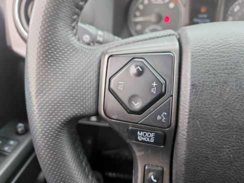 Used 2021 Toyota Tacoma TRD Sport w/ Technology Package image 17