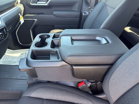 New 2026 GMC Sierra 1500 SLE image 15