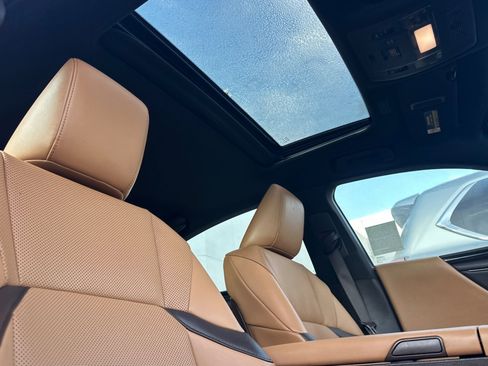 Used 2021 Lexus ES 300h 300h image 13