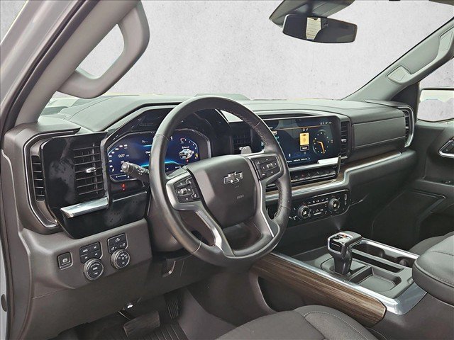 Used 2024 Chevrolet Silverado 1500 LT Trail Boss w/ LPO, Dark Essentials Package AWD/4WD image 10