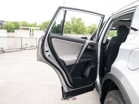Used 2016 Toyota RAV4 XLE AWD/4WD image 38