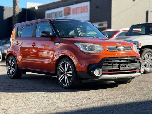 Used 2018 Kia Soul ! w/ Tech Package FWD image 2