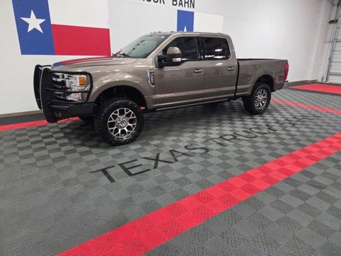 Used 2020 Ford F250 Lariat w/ Lariat Ultimate Package image 2
