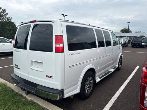Used 2017 GMC Savana 2500 RWD image 2