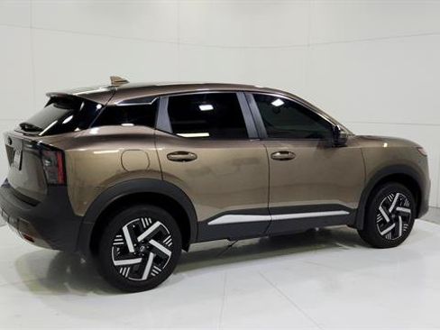 Certified 2025 Nissan Kicks SV FWD image 8