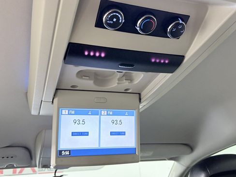 Used 2012 Chrysler Town & Country Touring w/ Entertainment Group #1 FWD image 27