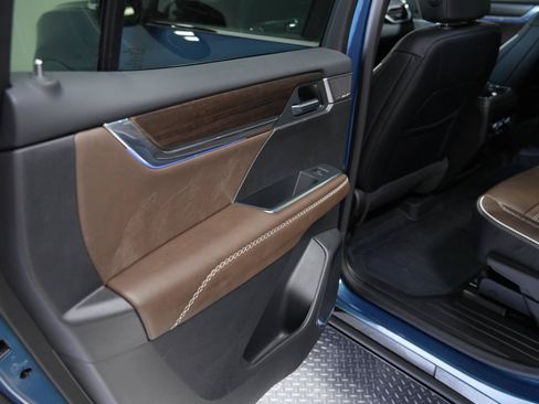 Used 2026 GMC Acadia Denali Ultimate w/ LPO, Floor Liner Package AWD/4WD image 32