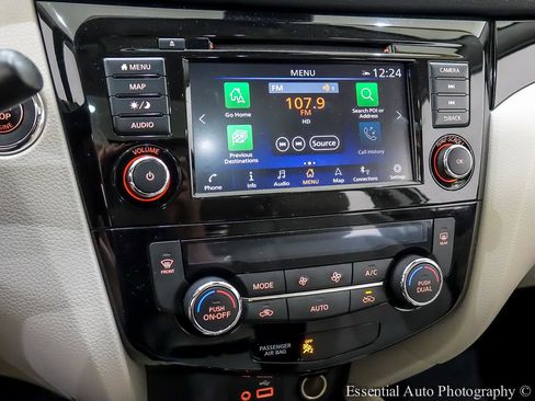 Used 2022 Nissan Rogue Sport SL w/ Premium Package image 21