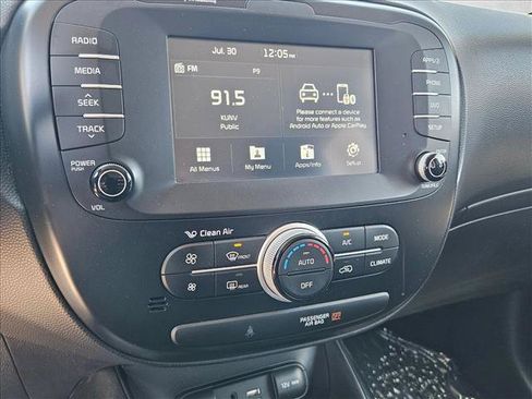 Used 2018 Kia Soul + FWD image 14