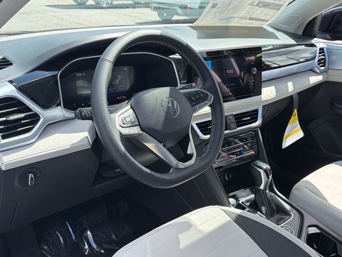 New 2026 Volkswagen Taos SE AWD/4WD image 14