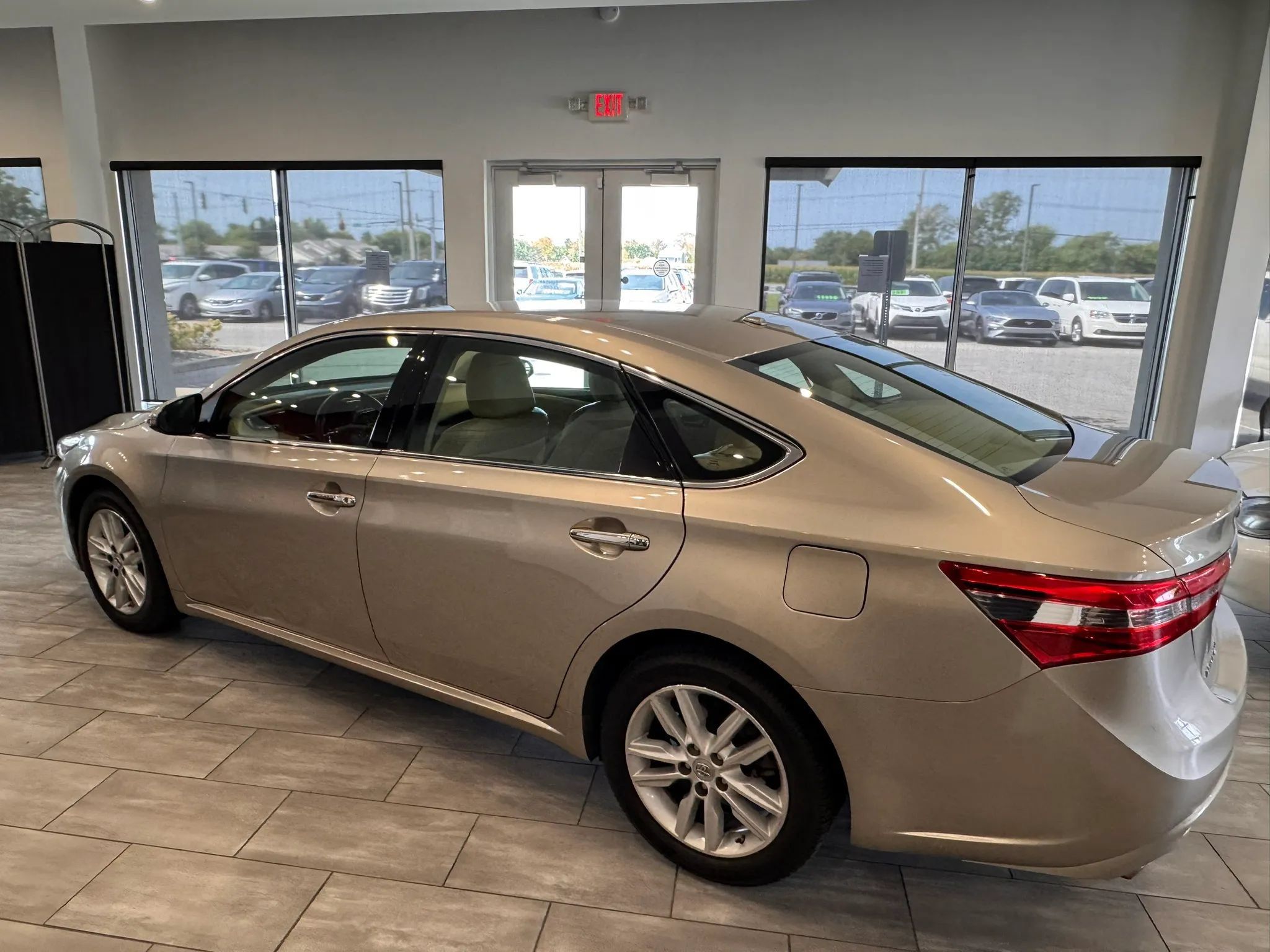 Used 2015 Toyota Avalon XLE FWD image 11