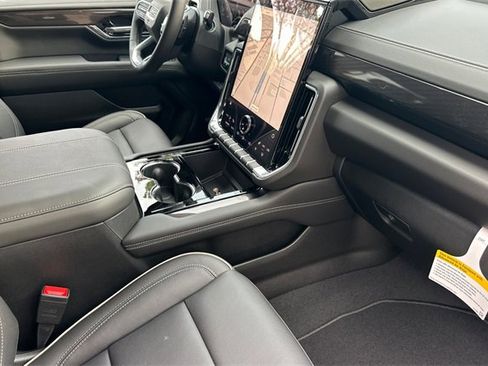 New 2026 GMC Yukon XL Elevation image 15