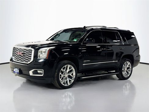 Used 2018 GMC Yukon Denali w/ Denali Ultimate Package image 3