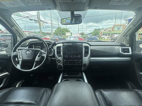 Used 2019 Nissan Titan PRO-4X w/ Pro-4x Convenience Package AWD/4WD image 13