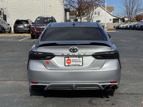 Used 2020 Toyota Camry SE image 3