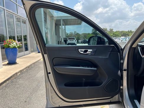 Certified 2024 Volvo XC60 B5 Core AWD/4WD image 10