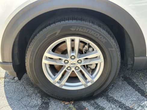 Used 2023 Ford Explorer XLT w/ Equipment Group 202A AWD/4WD image 10
