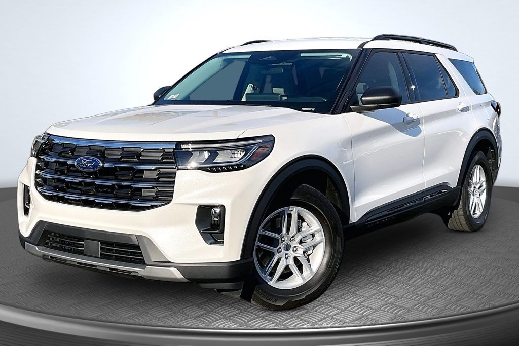 Used 2026 Ford Explorer Active w/ Active Comfort Package RWD image 3
