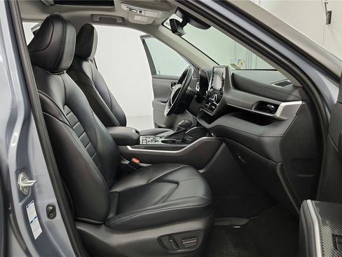 Certified 2022 Toyota Highlander XLE image 29