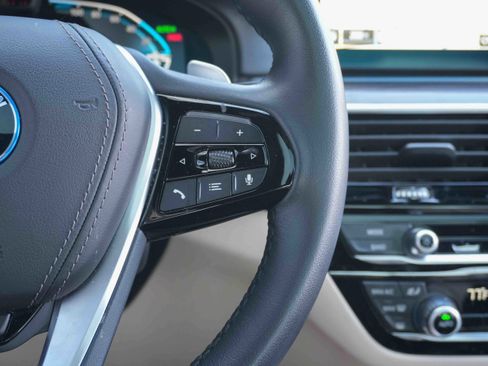 Used 2023 BMW 530e w/ Premium Package image 20