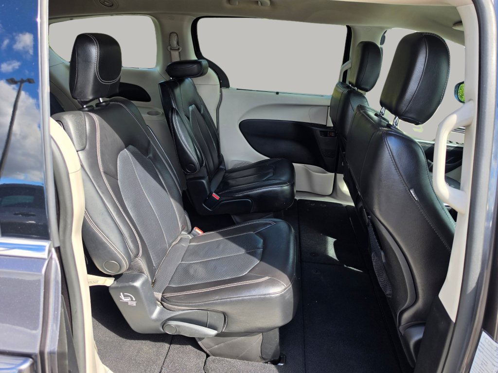 Used 2022 Chrysler Pacifica Touring-L FWD image 29