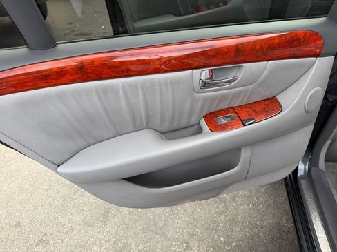 Used 2005 Lexus LS 430 RWD image 12