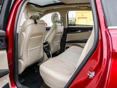 Used 2019 Lincoln Nautilus Reserve image 39