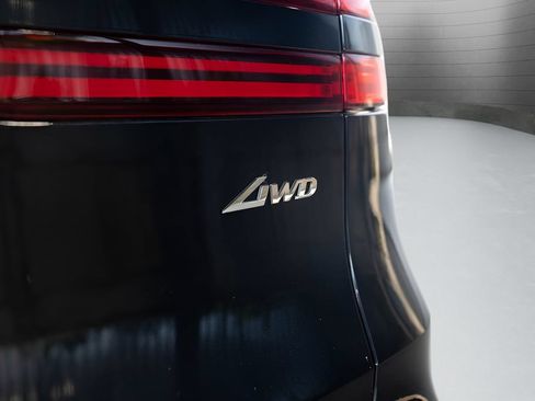 Used 2023 Genesis GV70 2.5T w/ Advanced Package AWD/4WD image 17