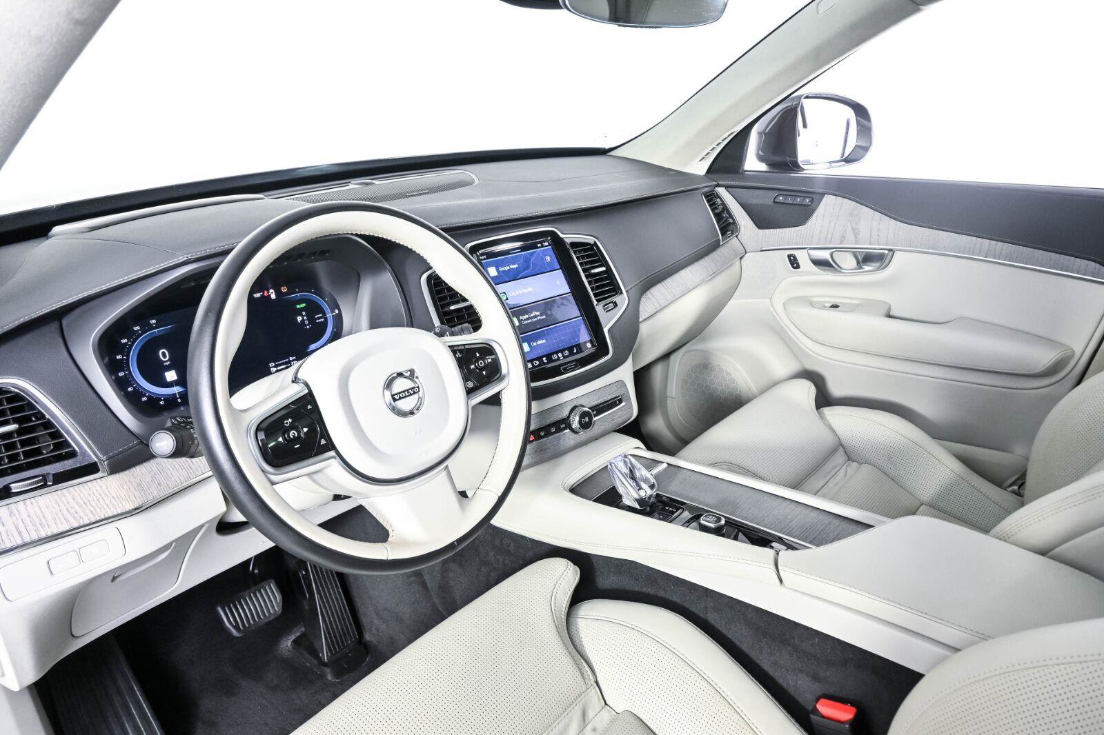 Certified 2024 Volvo XC90 T8 Ultimate w/ Lounge Package AWD/4WD image 4