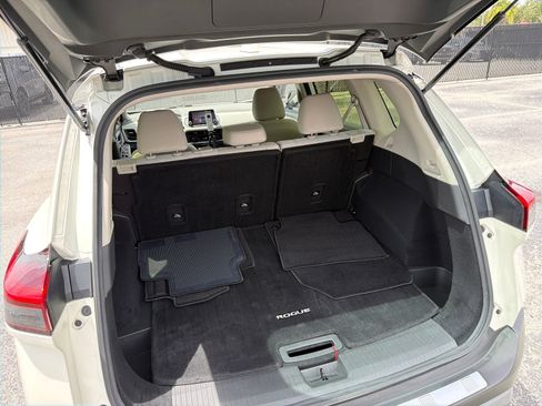 Certified 2023 Nissan Rogue SV FWD image 38